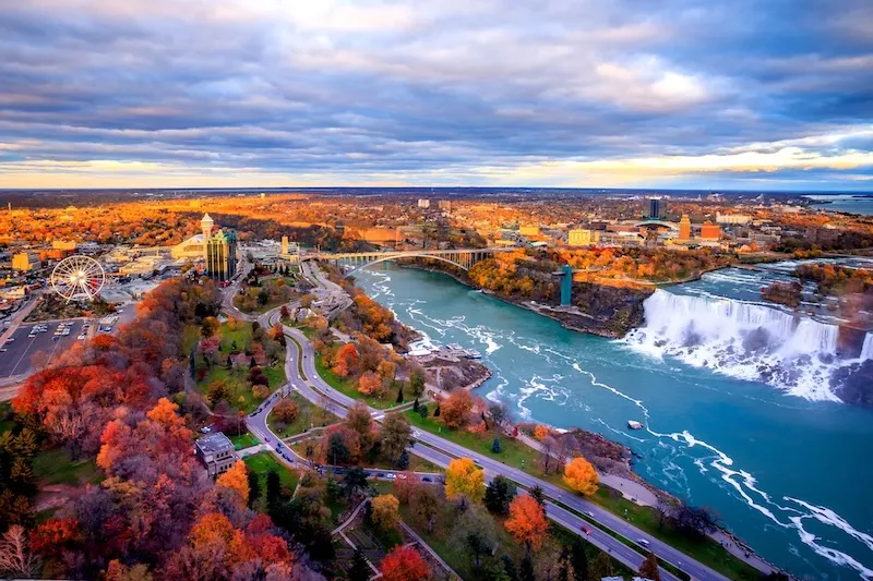 Niagara Falls surrounded by colorful autumn leaves